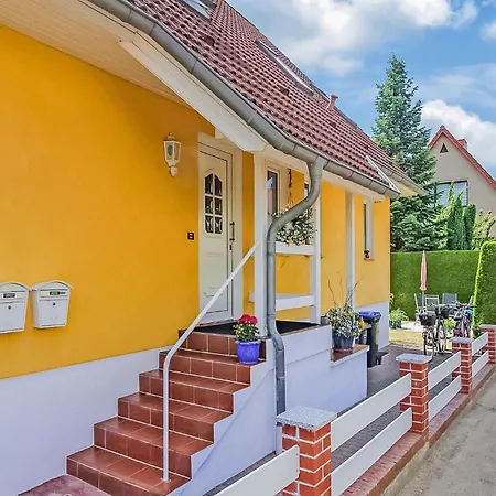 1 Bedroom Awesome In Waren Mueritz Apartment *